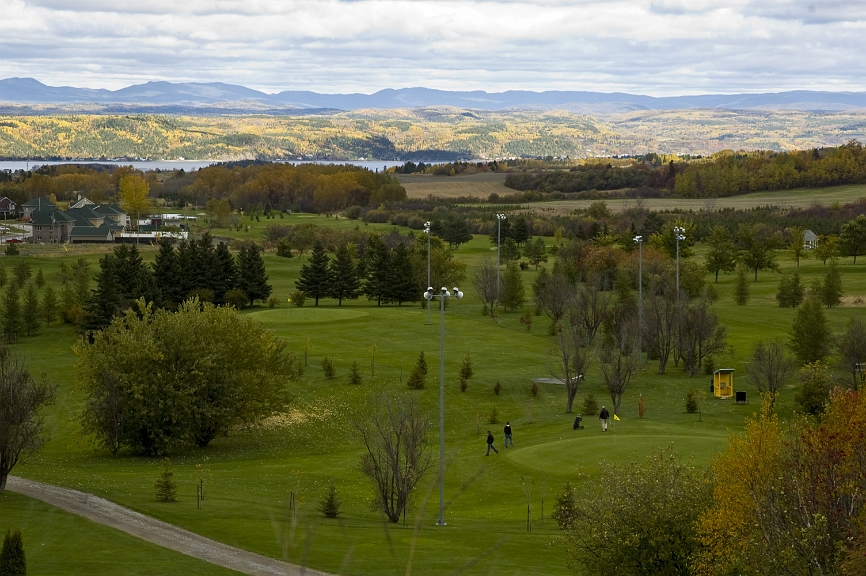 2008-10-11, Sortie photo rang St-Martin (142156).jpg - Les Monts Valin vus du club de golf Le Ricochet